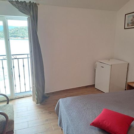Bed and Breakfast Sobe MaMaLu Valun Exterior foto