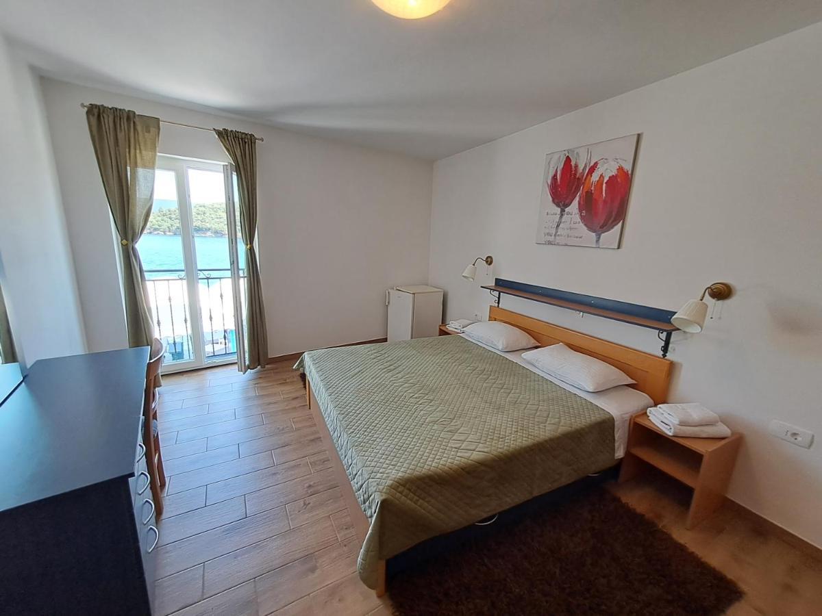 Bed and Breakfast Sobe MaMaLu Valun Exterior foto
