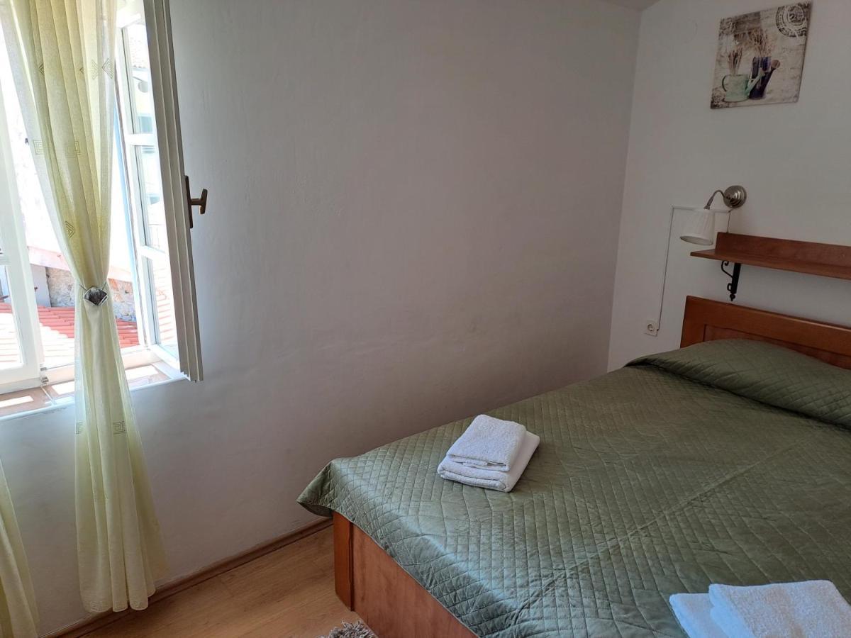 Bed and Breakfast Sobe MaMaLu Valun Exterior foto
