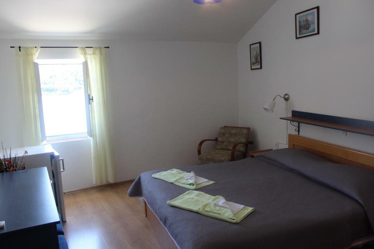 Bed and Breakfast Sobe MaMaLu Valun Exterior foto